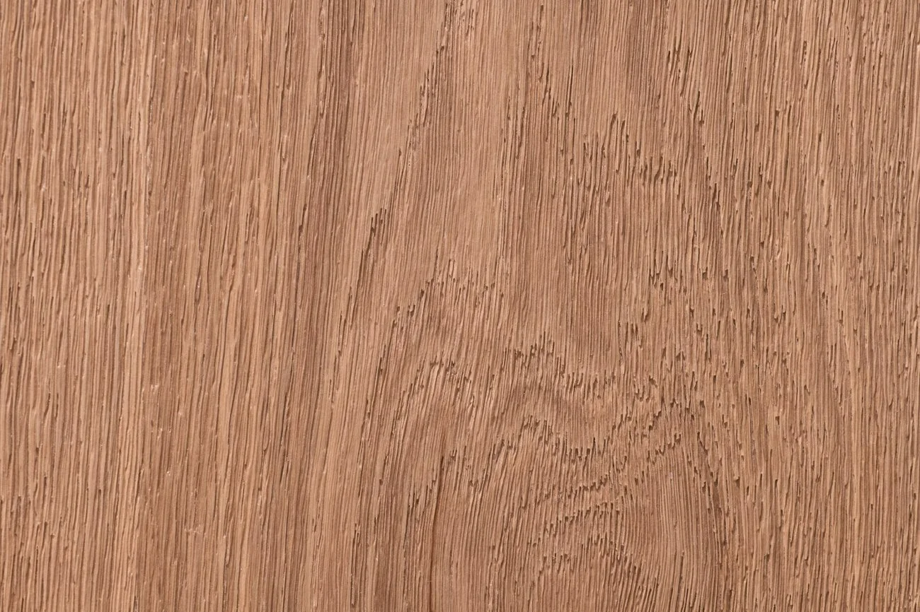 Natural veneer close to — the figure and pores of oak